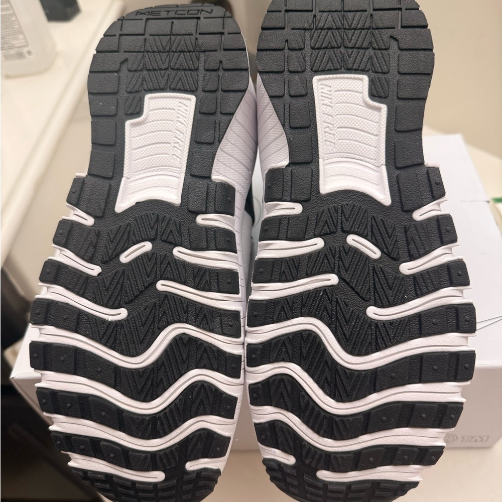 Nike Women's White and Black Athletic Shoes - Picture 3 of 3